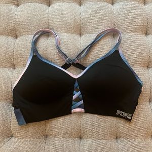 Black sports bra size small. Brand: Pink
